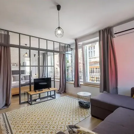 Industrial Look Centre + Free Parking