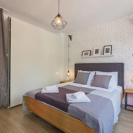 Industrial Look Centre + Free Parking * Sofie