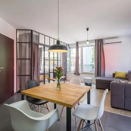 Industrial Look Centre + Free Parking * Sofie