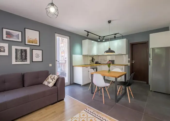 Industrial Look Centre + Free Parking