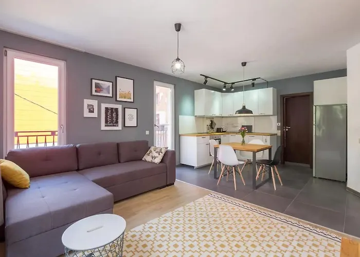 Industrial Look Centre + Free Parking Appartement *