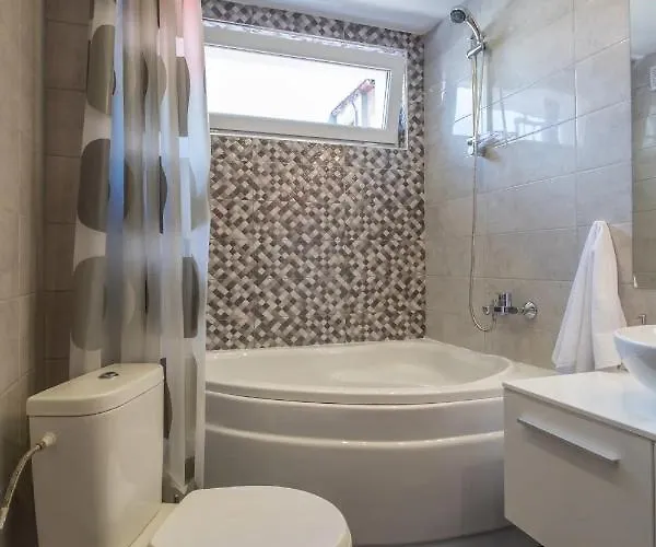 Industrial Look Centre + Free Parking Appartement