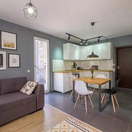 Industrial Look Centre + Free Parking