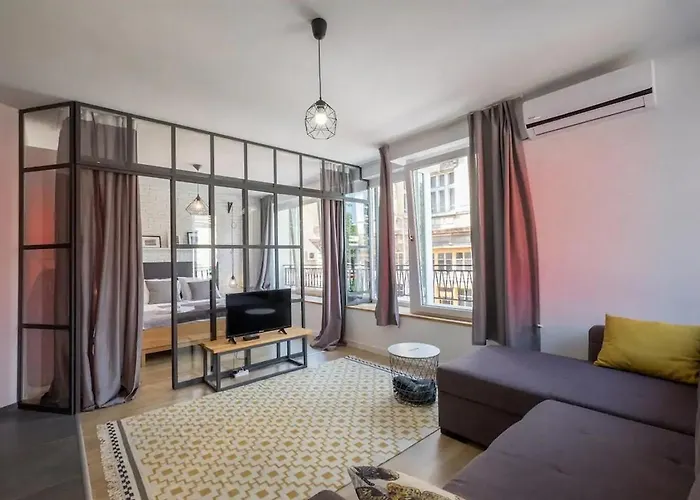 Industrial Look Centre + Free Parking